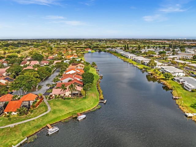 Продажа дома по адресу 1045 NW 18th Avenue - фото 6892624