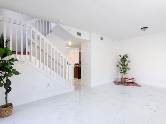 Дом в аренду по адресу 1009 SW 144th Ave 2701 - фото 7509947