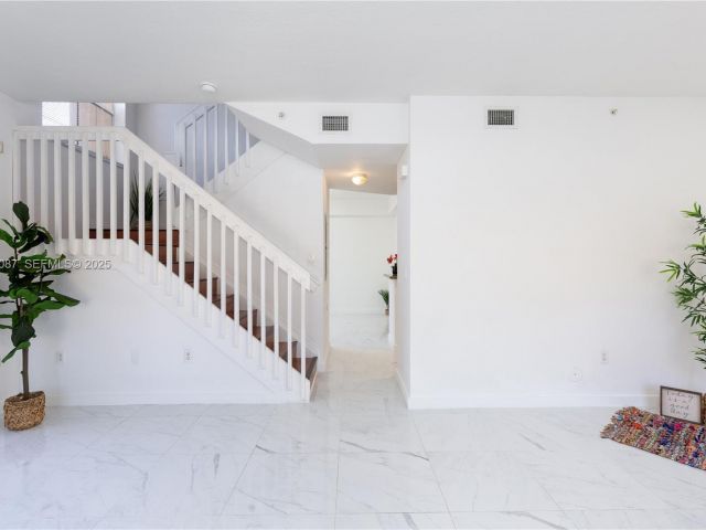 Дом в аренду по адресу 1009 SW 144th Ave 2701 - фото 7509950