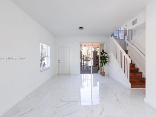 Дом в аренду по адресу 1009 SW 144th Ave 2701 - фото 7509952