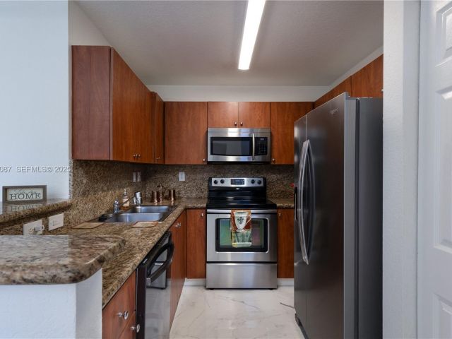 Дом в аренду по адресу 1009 SW 144th Ave 2701 - фото 7509958