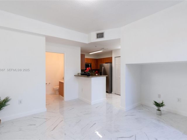 Дом в аренду по адресу 1009 SW 144th Ave 2701 - фото 7509960