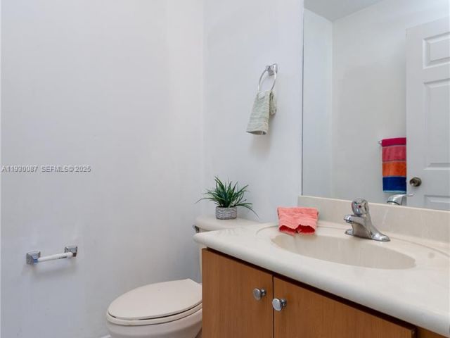 Дом в аренду по адресу 1009 SW 144th Ave 2701 - фото 7509964