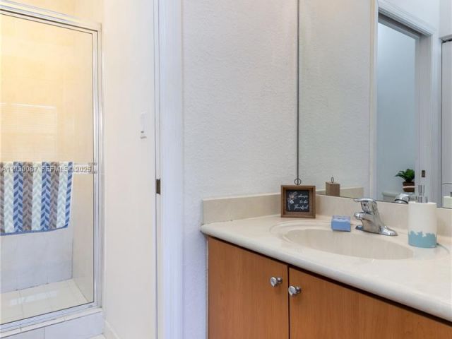 Дом в аренду по адресу 1009 SW 144th Ave 2701 - фото 7509973