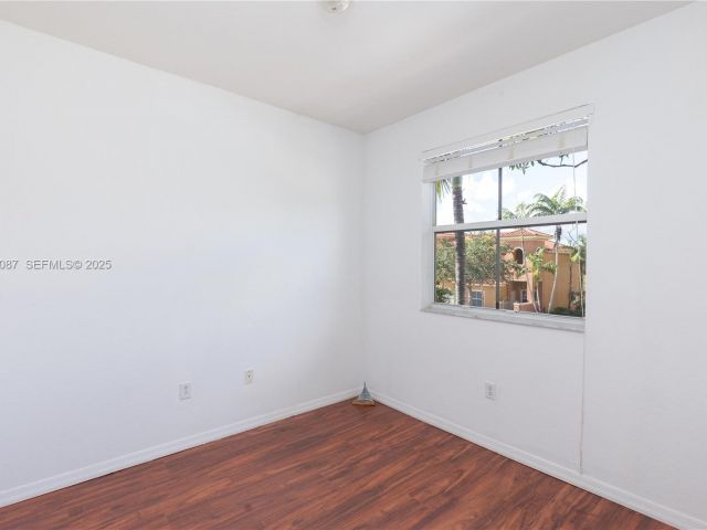 Дом в аренду по адресу 1009 SW 144th Ave 2701 - фото 7509980