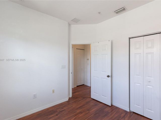 Дом в аренду по адресу 1009 SW 144th Ave 2701 - фото 7509982