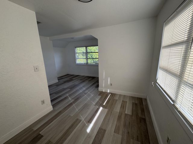 Дом в аренду по адресу 717 43 Street - фото 6893605