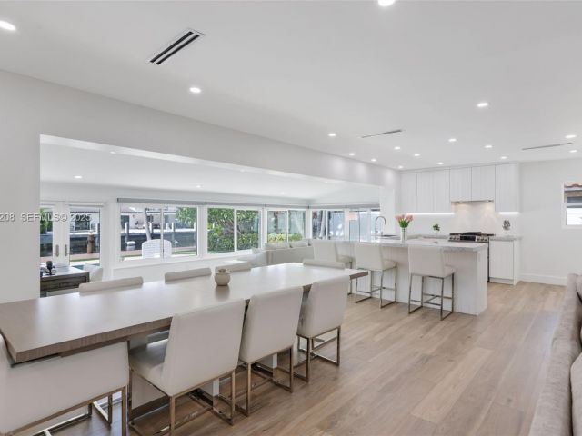 Продажа дома по адресу 2448 SE 9th St - фото 7536028