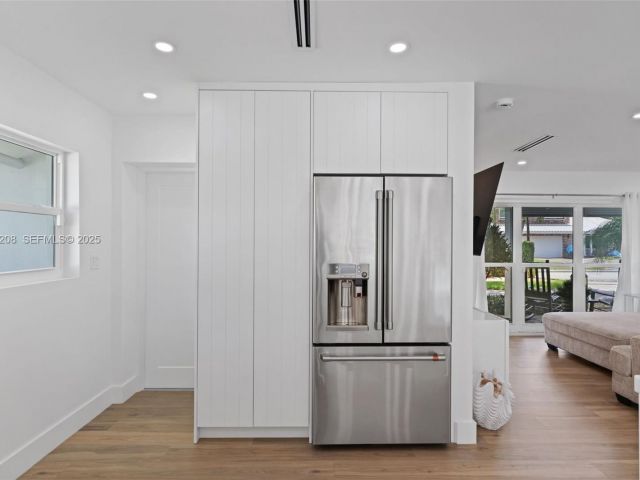 Продажа дома по адресу 2448 SE 9th St - фото 7536036