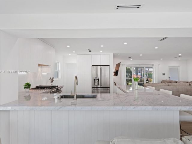 Продажа дома по адресу 2448 SE 9th St - фото 7536037