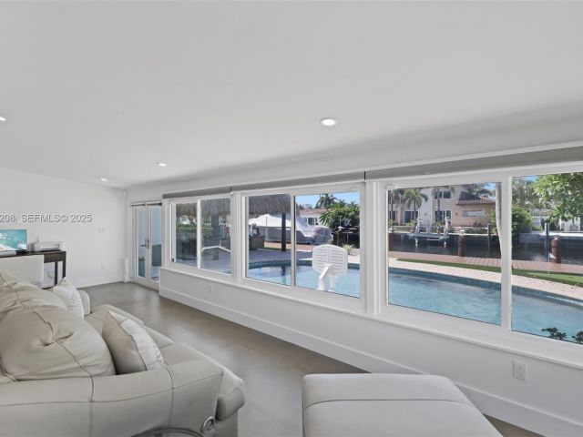 Продажа дома по адресу 2448 SE 9th St - фото 7536039