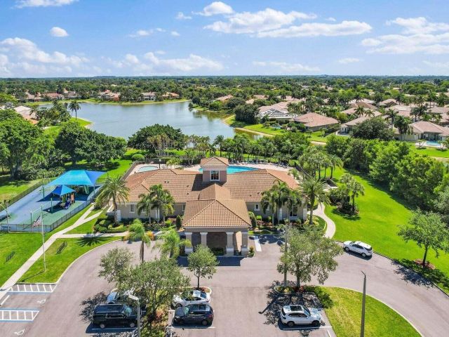 Дом в аренду по адресу 12919 Hyland Circle - фото 6894308