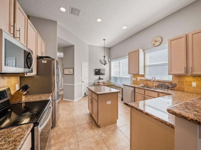 Дом в аренду по адресу 12919 Hyland Circle - фото 6894318