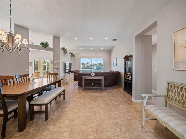 Дом в аренду по адресу 12919 Hyland Circle - фото 6894320