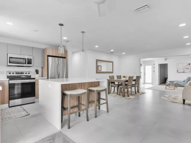 Дом в аренду по адресу 617 NW 30th Ct 0 - фото 6892495