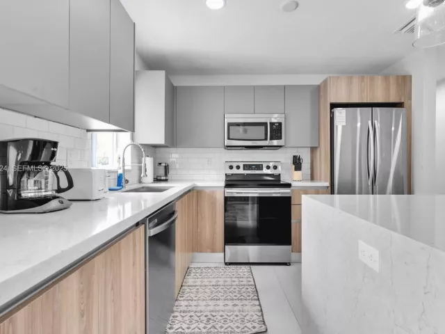 Дом в аренду по адресу 617 NW 30th Ct 0 - фото 6892497