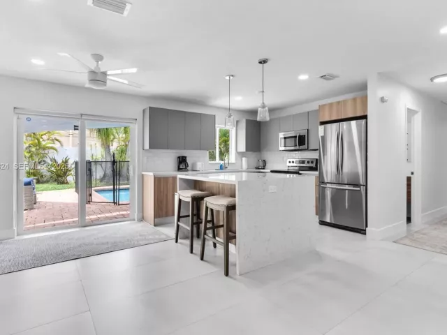 Дом в аренду по адресу 617 NW 30th Ct 0 - фото 6892499