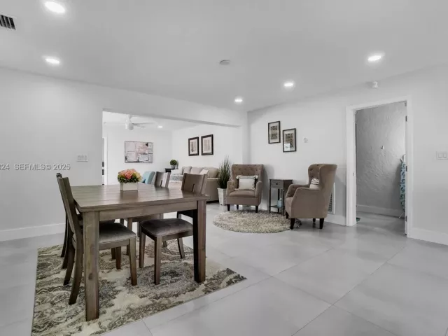 Дом в аренду по адресу 617 NW 30th Ct 0 - фото 6892500