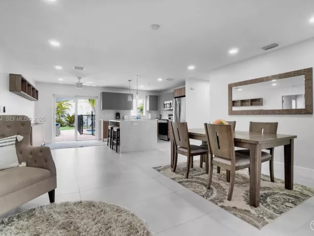 Дом в аренду по адресу 617 NW 30th Ct 0 - фото 6892501