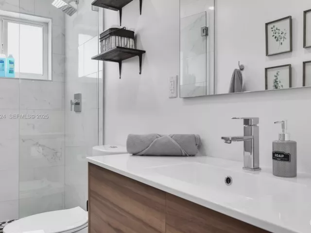 Дом в аренду по адресу 617 NW 30th Ct 0 - фото 6892485