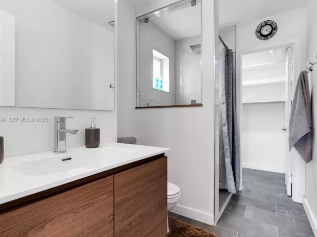 Дом в аренду по адресу 617 NW 30th Ct 0 - фото 6892489