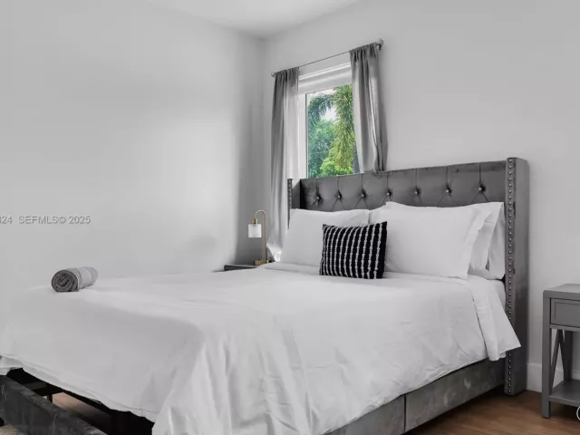 Дом в аренду по адресу 617 NW 30th Ct 0 - фото 6892492