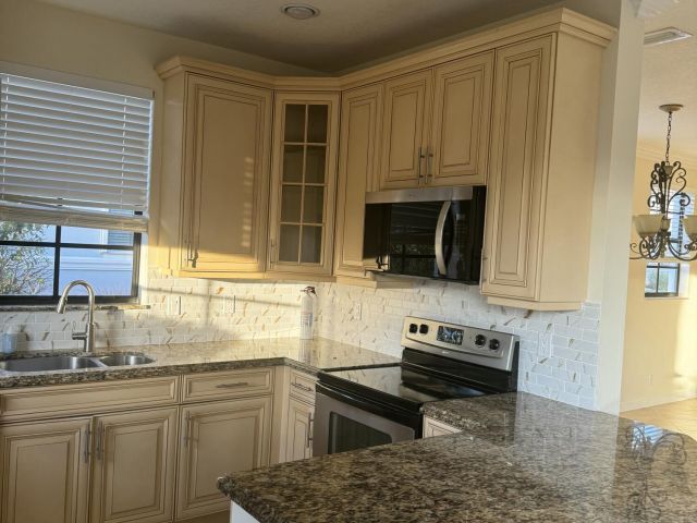 Дом в аренду по адресу 168 W Astor Circle - фото 6892178