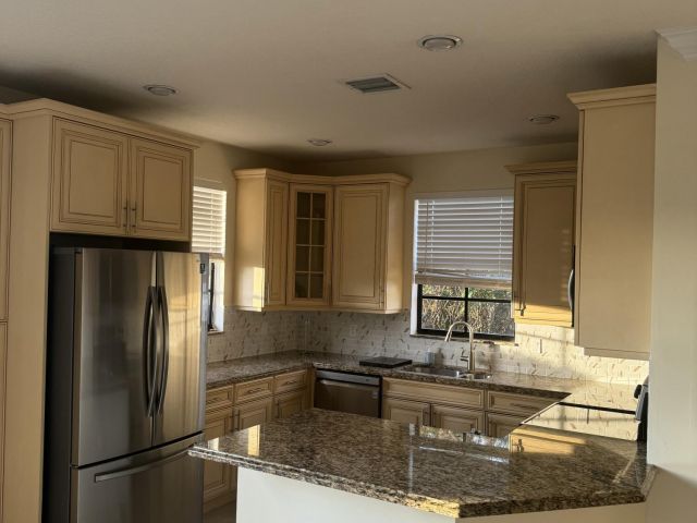 Дом в аренду по адресу 168 W Astor Circle - фото 6892179