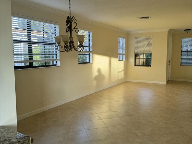 Дом в аренду по адресу 168 W Astor Circle - фото 6892181