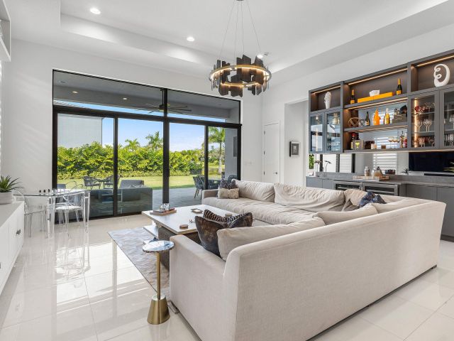 Продажа дома по адресу 8233 Essex Country Club Drive - фото 6901389