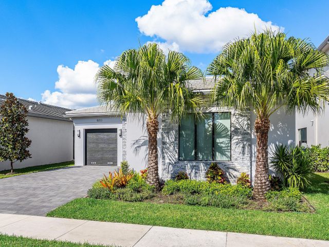 Продажа дома по адресу 8233 Essex Country Club Drive - фото 6901402