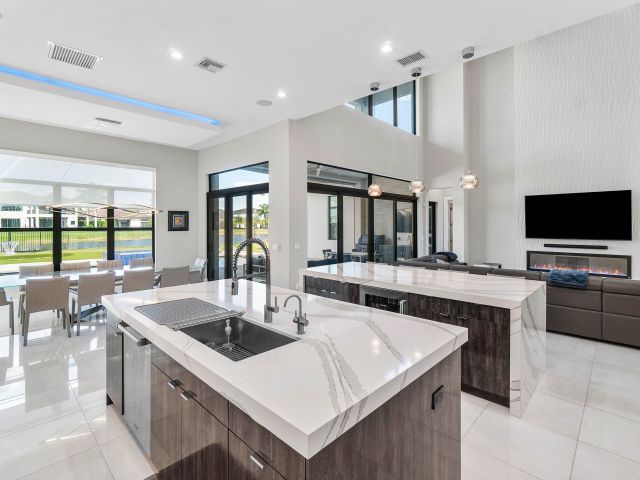 Продажа дома по адресу 9657 Vescovato Way - фото 6896656