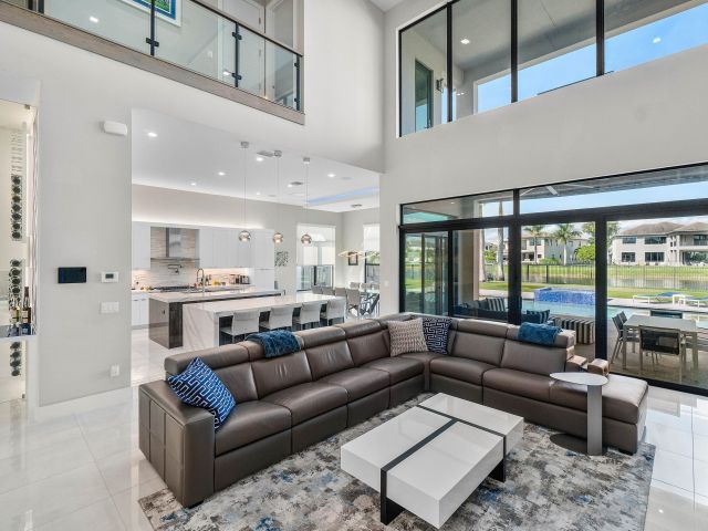 Продажа дома по адресу 9657 Vescovato Way - фото 6896662