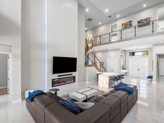 Продажа дома по адресу 9657 Vescovato Way - фото 6896664