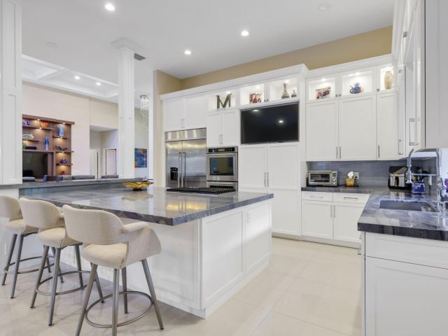 Продажа дома по адресу 7039 Mandarin Drive - фото 6903656