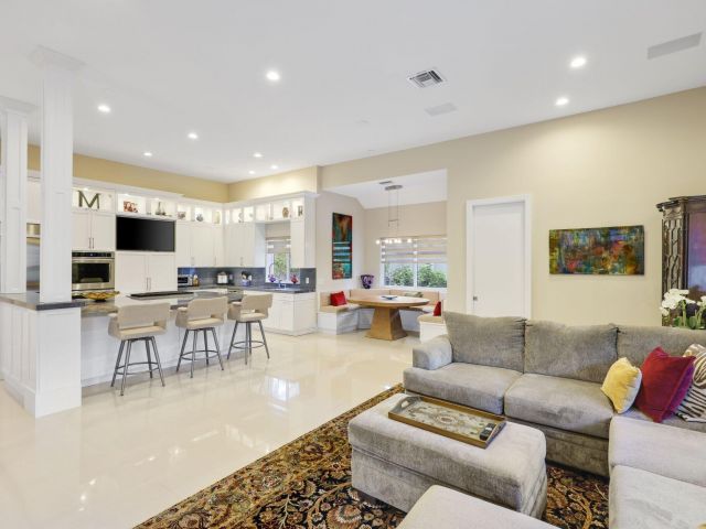 Продажа дома по адресу 7039 Mandarin Drive - фото 6903658