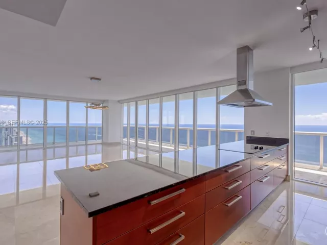 Продажа квартиры #4601 - фото 6896704