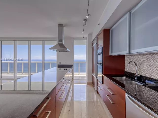 Продажа квартиры #4601 - фото 6896705