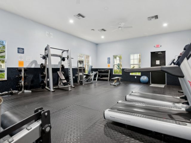 Дом в аренду по адресу 148 SW 7th Court - фото 6897171