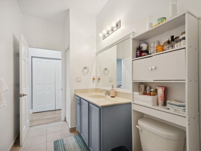 Дом в аренду по адресу 148 SW 7th Court - фото 6897177