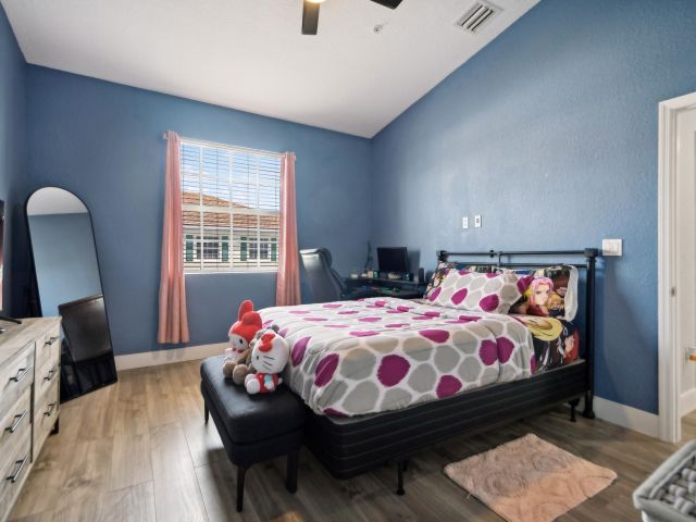 Дом в аренду по адресу 148 SW 7th Court - фото 6897178