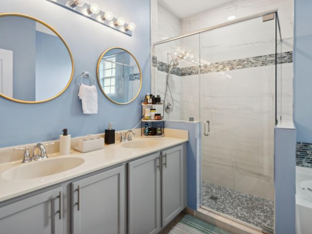 Дом в аренду по адресу 148 SW 7th Court - фото 6897180