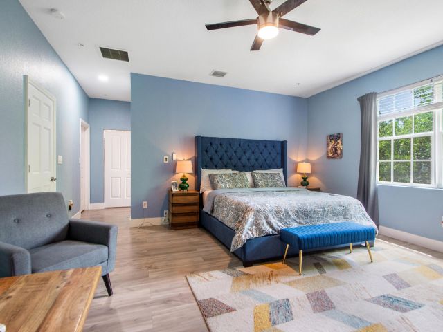 Дом в аренду по адресу 148 SW 7th Court - фото 6897181