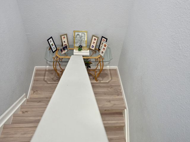 Дом в аренду по адресу 148 SW 7th Court - фото 6897182