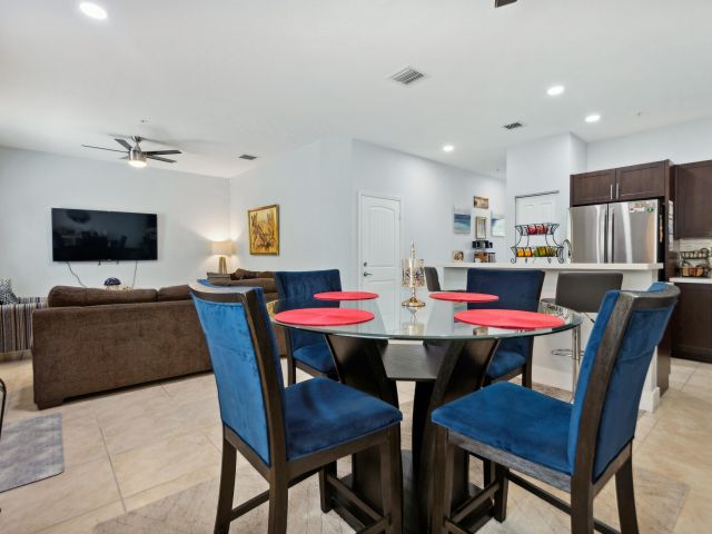 Дом в аренду по адресу 148 SW 7th Court - фото 6897184