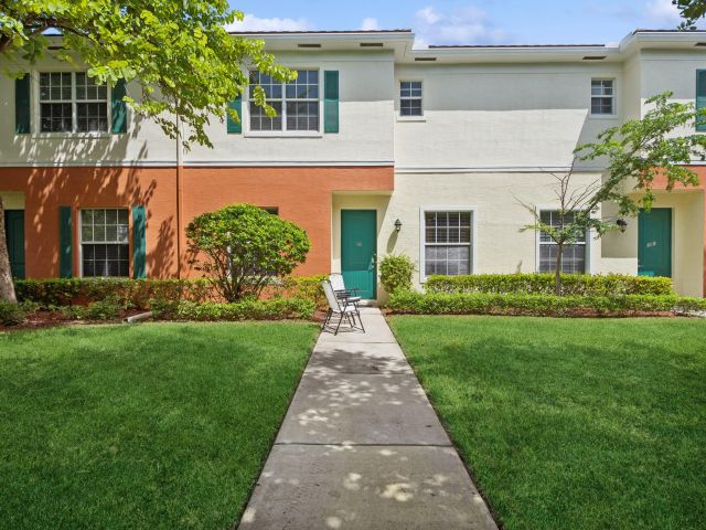 Дом в аренду по адресу 148 SW 7th Court - фото 6897188