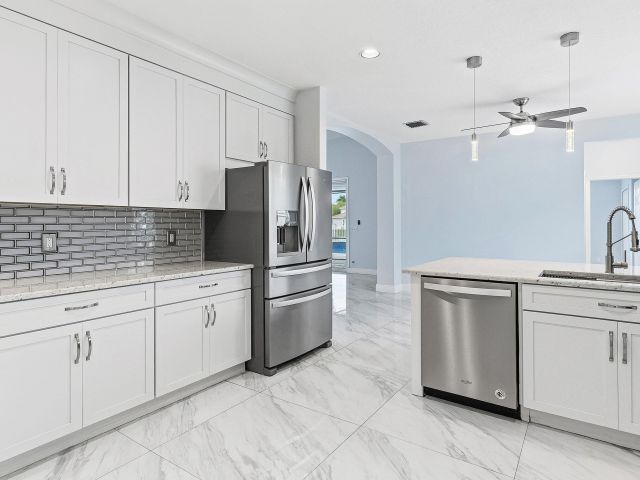 Дом в аренду по адресу 12403 Cascades Pointe Drive - фото 6897116