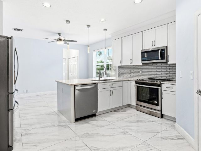 Дом в аренду по адресу 12403 Cascades Pointe Drive - фото 6897117