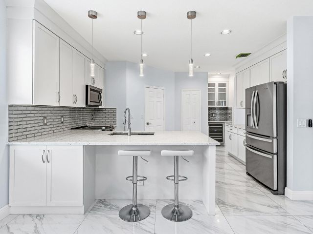 Дом в аренду по адресу 12403 Cascades Pointe Drive - фото 6897119