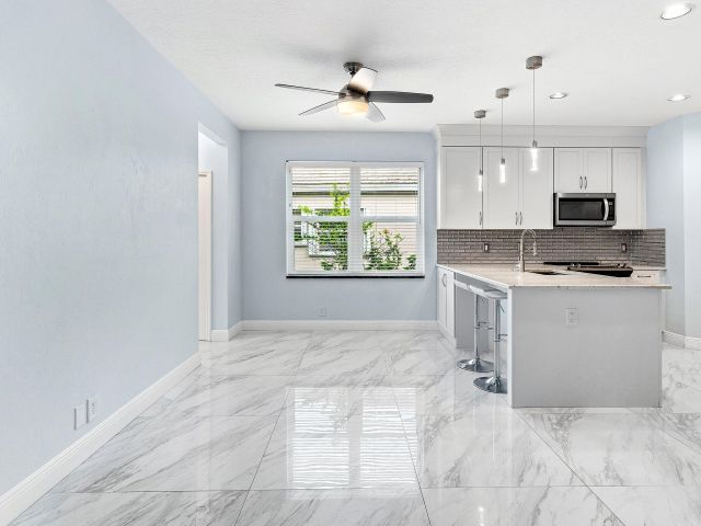 Дом в аренду по адресу 12403 Cascades Pointe Drive - фото 6897120